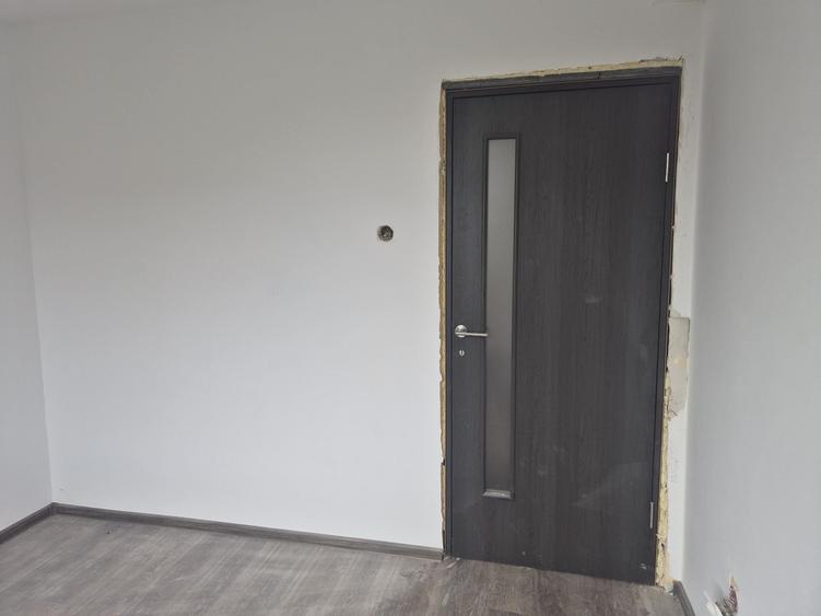 Apartament cu 3 camere semidecomandat în Dărmănești