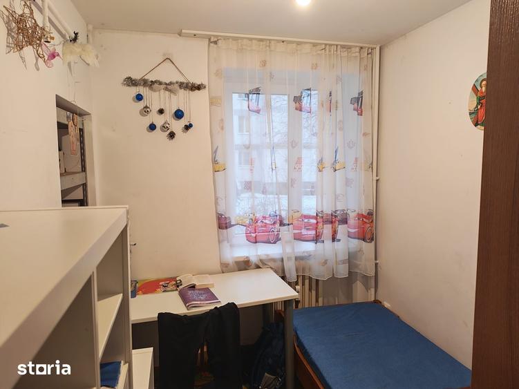 Apartament cu 4 camere semidecomandat în Central