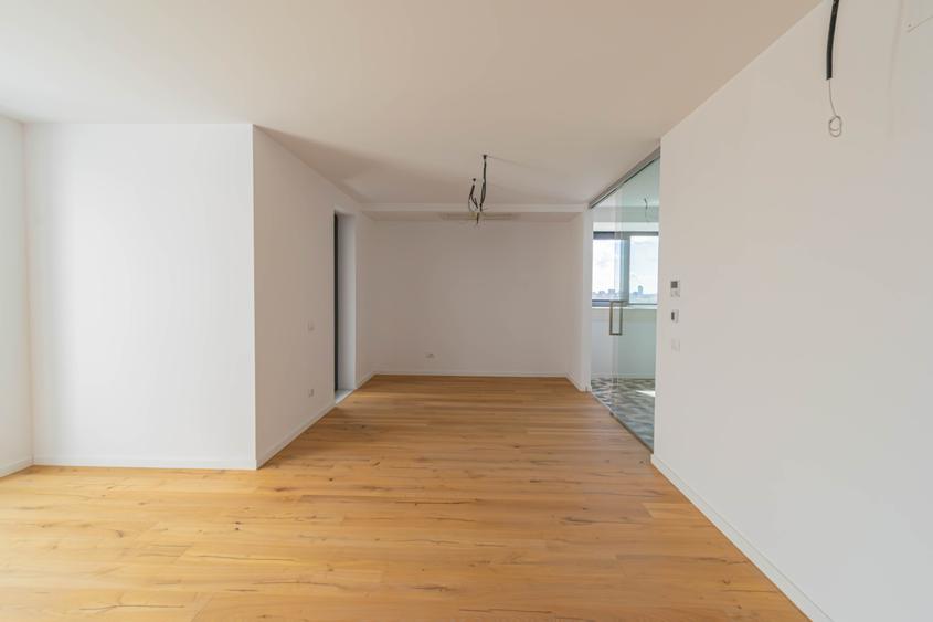 Penthouse cu 6 camere decomandat în Aviației