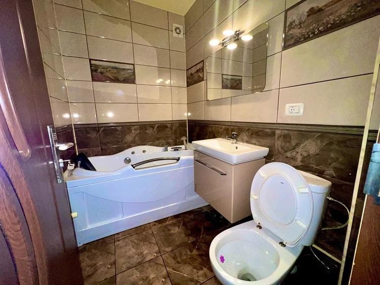 Apartament cu 3 camere semidecomandat în Central