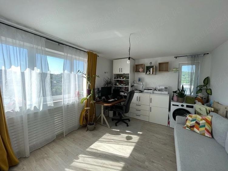 Apartament cu 3 camere semidecomandat, mobilat în Dâmbul Rotund