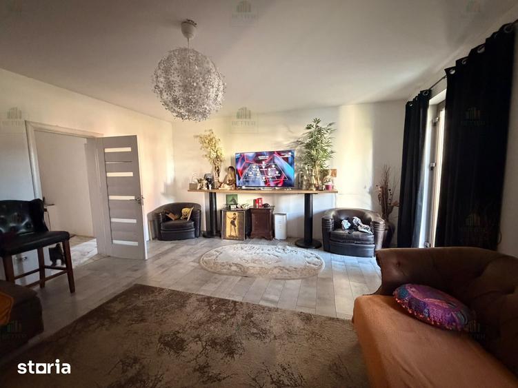 Casă cu 5 camere cu Teren 436 Mp în Berceni