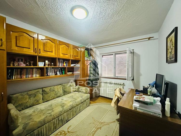 Apartament cu 3 camere decomandat, mobilat în Micălaca