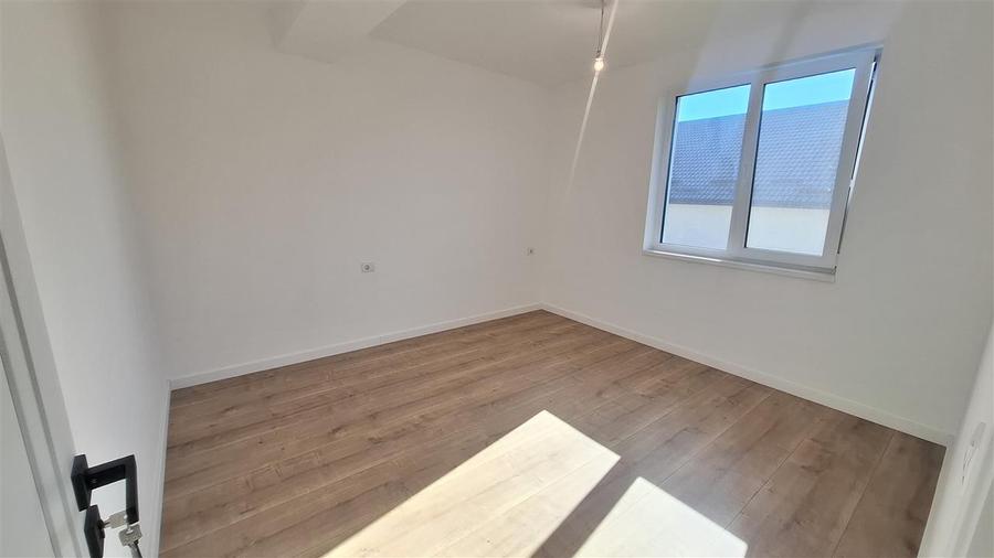 Duplex cu 4 camere cu Canalizare în Valea Lupului