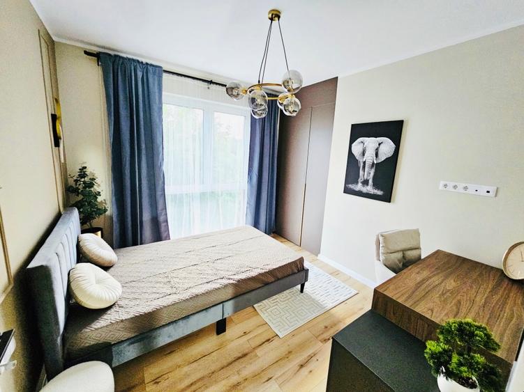 Apartament cu 3 camere semidecomandat în Florești