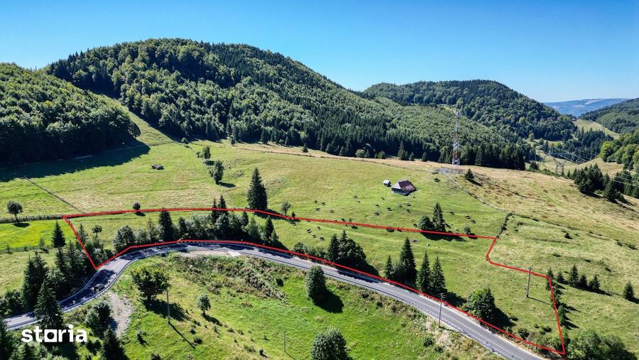 Teren de 8700 mp, în Fundata