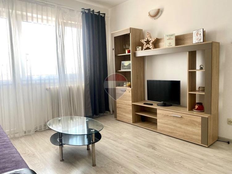 Apartament cu 2 camere decomandat, mobilat în Central