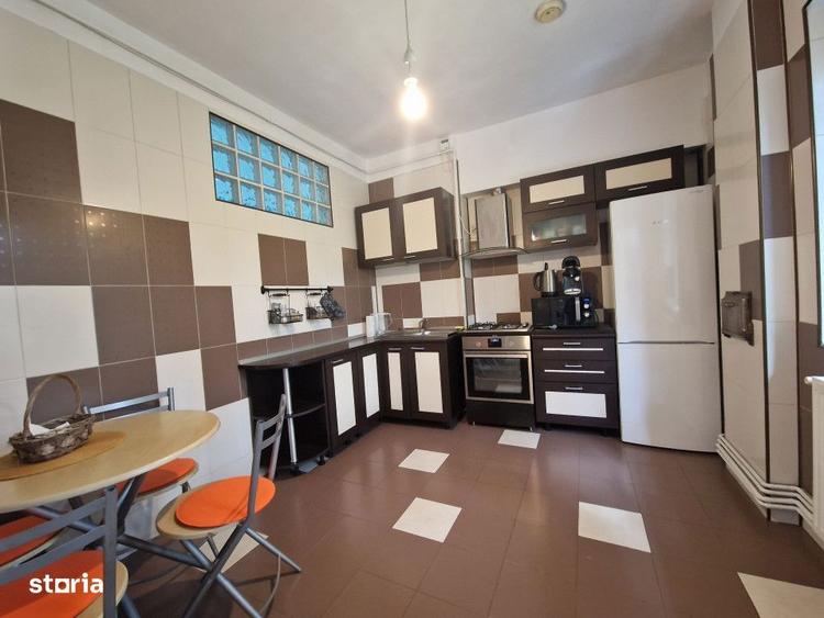 Apartament cu 3 camere, mobilat în Romană