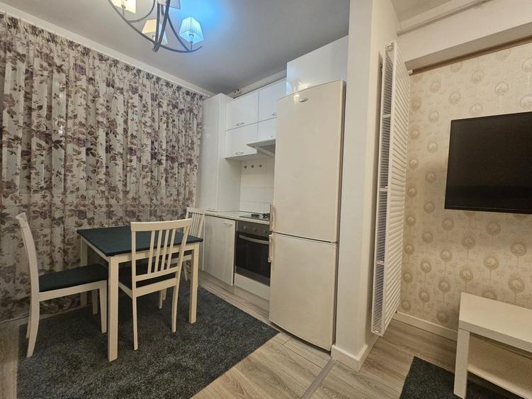 Apartament cu 2 camere semidecomandat, mobilat în Apărătorii Patriei