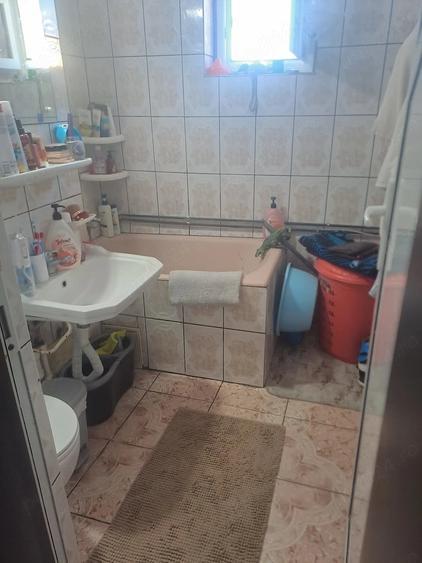 Apartament cu 2 camere semidecomandat în Micro 6