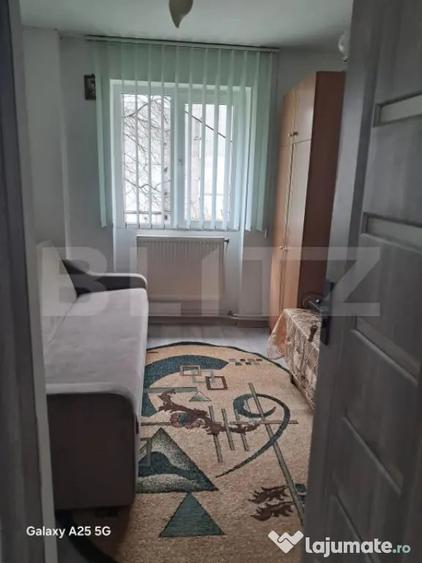 Apartament cu 3 camere semidecomandat în Central