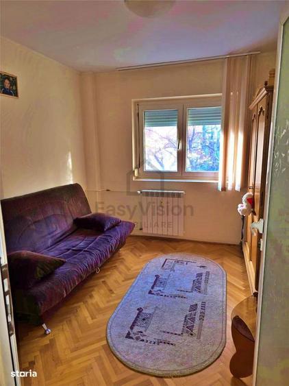 Apartament cu 3 camere semidecomandat, mobilat în Pantelimon