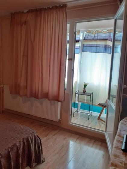 Apartament cu 4 camere decomandat în Berceni