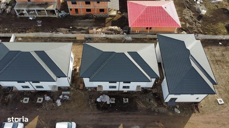 Casă cu 4 camere în Noua