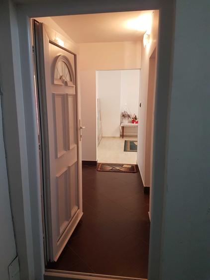 Apartament cu 3 camere decomandat în Exterior Vest