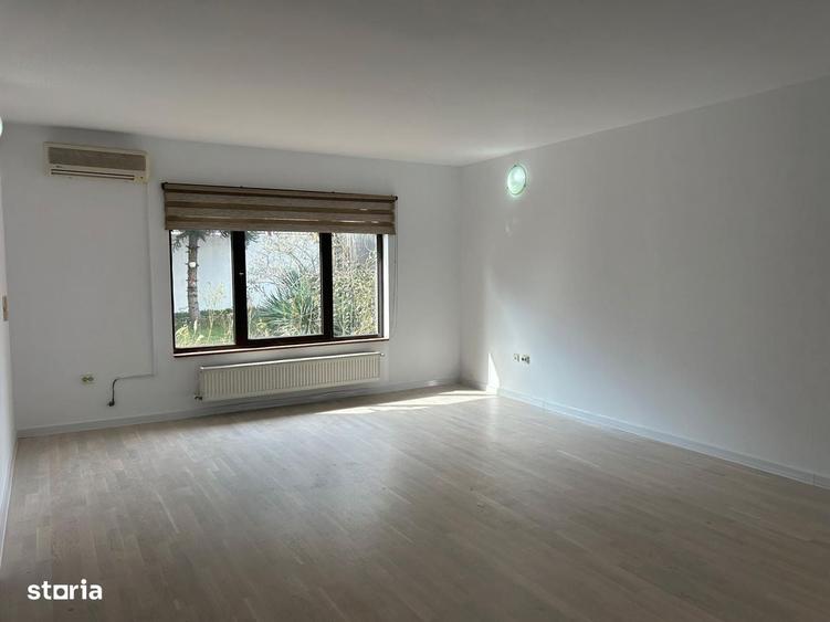 Casă cu 4 camere cu Teren 300 Mp în Central
