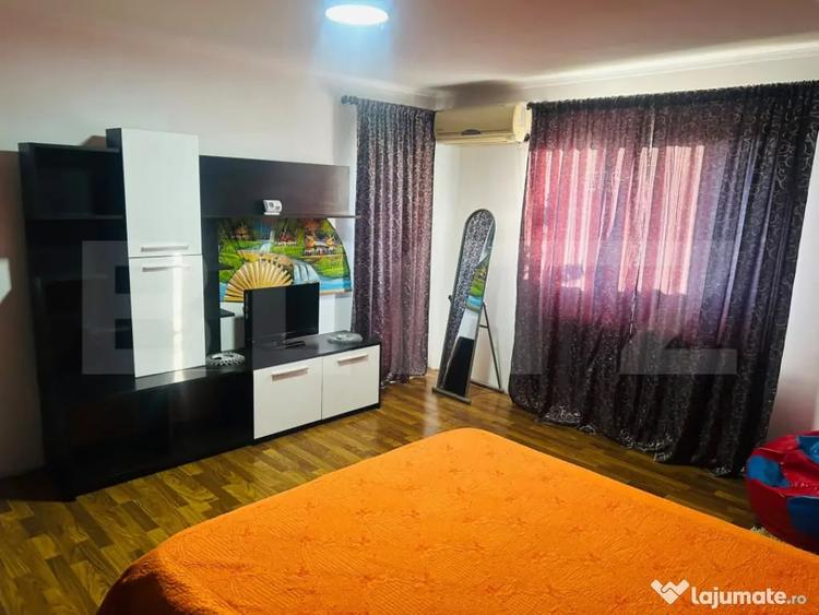 Casă cu 5 camere cu Teren 1000 Mp în Central