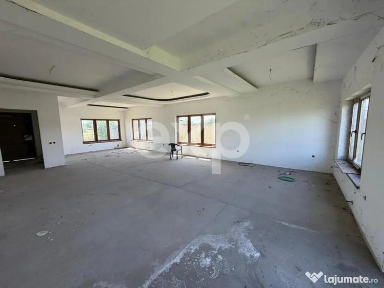 Casă cu 7 camere cu Teren 1000 Mp în Butimanu