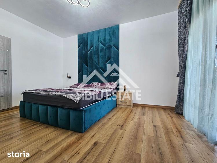 Casă cu 5 camere cu Teren 670 Mp în Roșia
