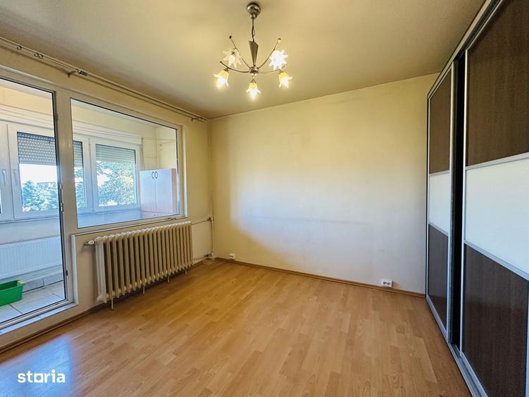 Apartament cu 3 camere decomandat în Apusului