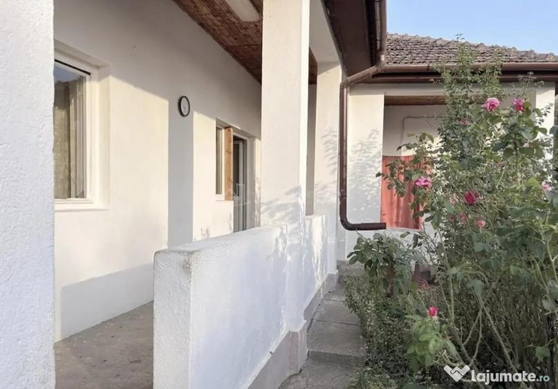 Casă cu 4 camere cu Teren 1439 Mp în Exterior Vest