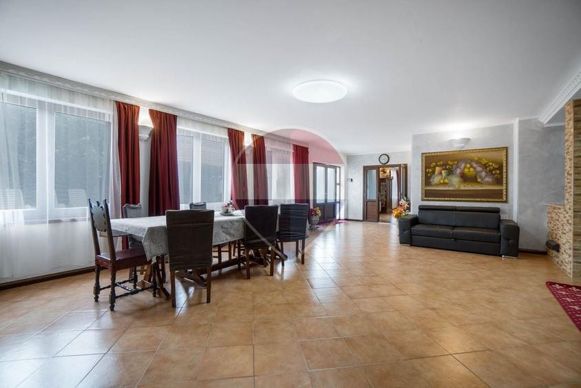 Casă individuală cu 6 camere cu Piscina în Mândra