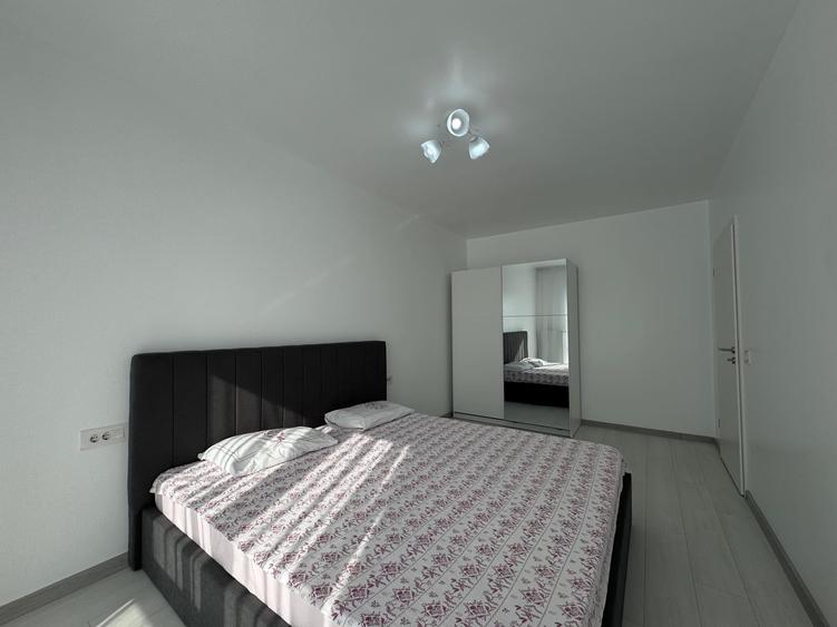 Apartament cu 2 camere decomandat, mobilat în Tractorul