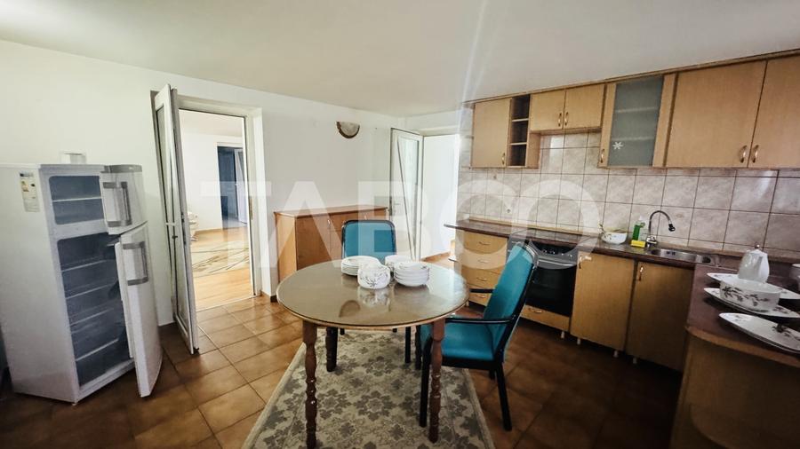 Apartament cu 3 camere nedecomandat, mobilat în Central