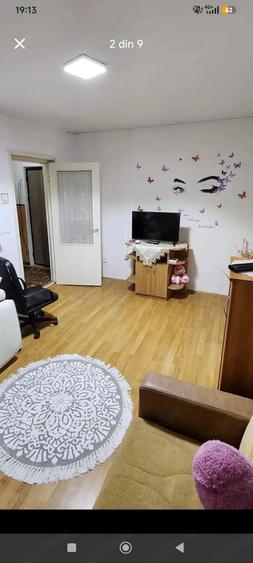 Apartament cu 3 camere semidecomandat în Central