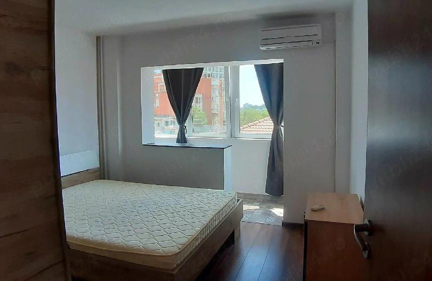 Apartament cu 3 camere decomandat în Aradului