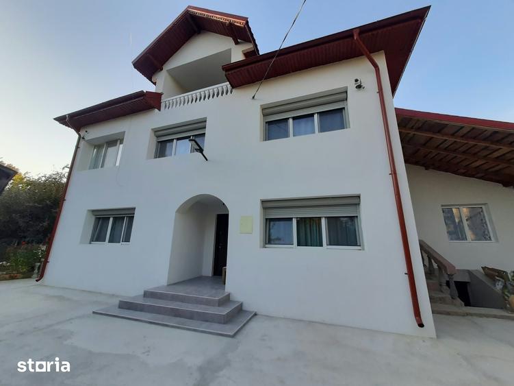 Casă cu 5 camere decomandat cu Teren 596 Mp în Central