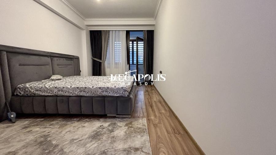 Apartament cu 3 camere decomandat în Tractorul