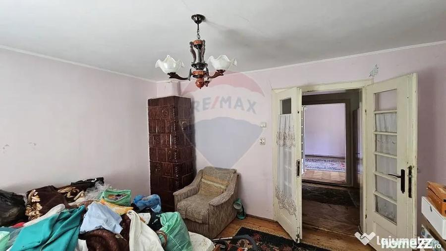 Casă cu 4 camere cu Teren 680 Mp în Central