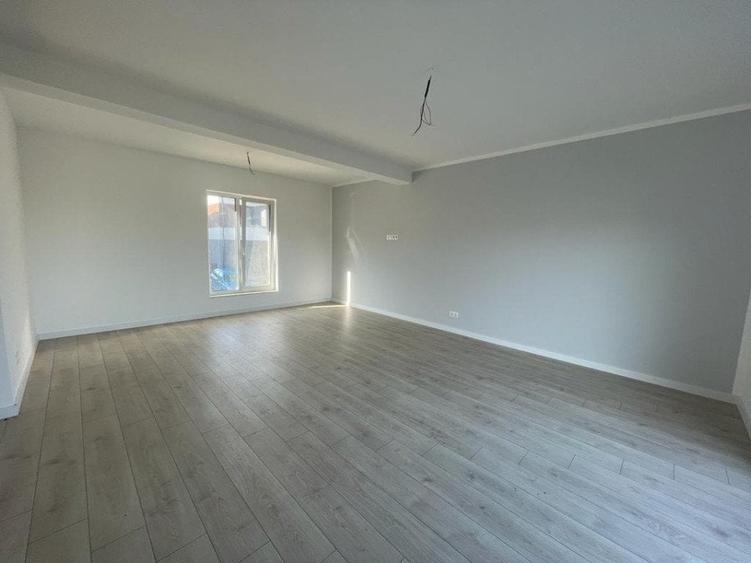 Casă individuală cu 4 camere cu Teren 250 Mp în Florești