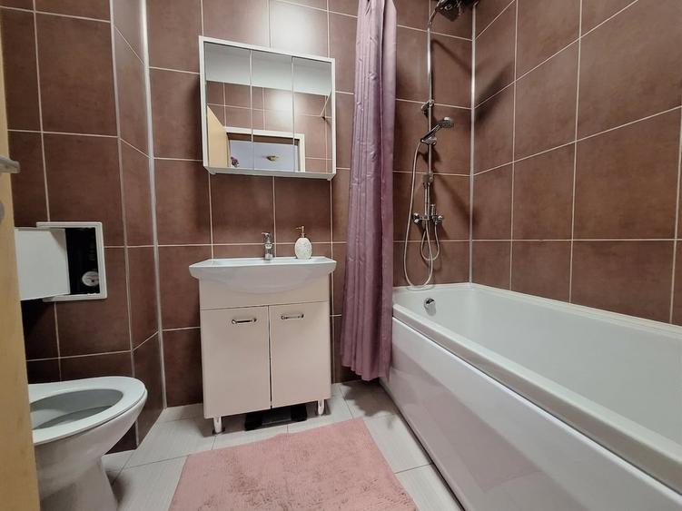 Apartament cu 2 camere decomandat, mobilat în Fratelia