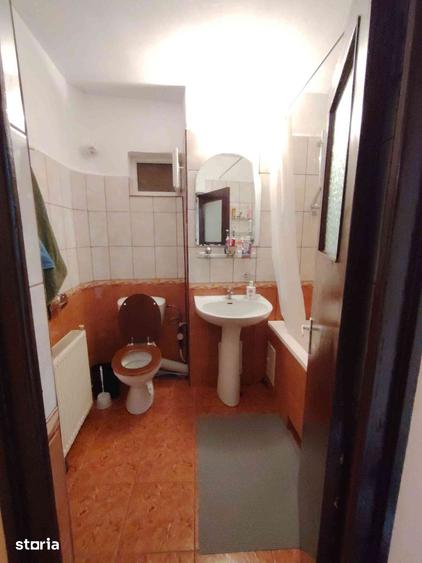 Apartament cu 4 camere decomandat în Cetate