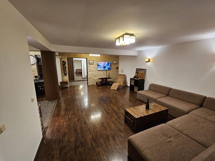Apartament cu 3 camere decomandat în Drumul Taberei
