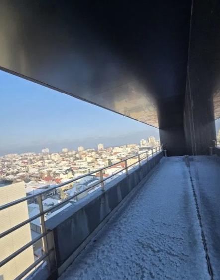 Birou, de 191 mp, în Central