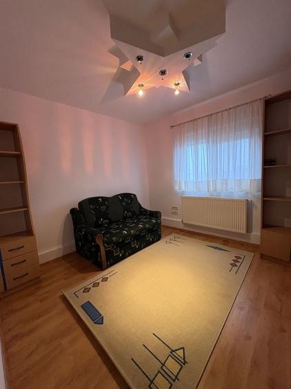 Apartament cu 3 camere nedecomandat în Central