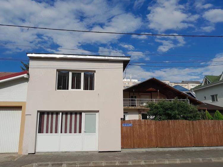Casă cu 6 camere cu Teren 433 Mp în Micro 3