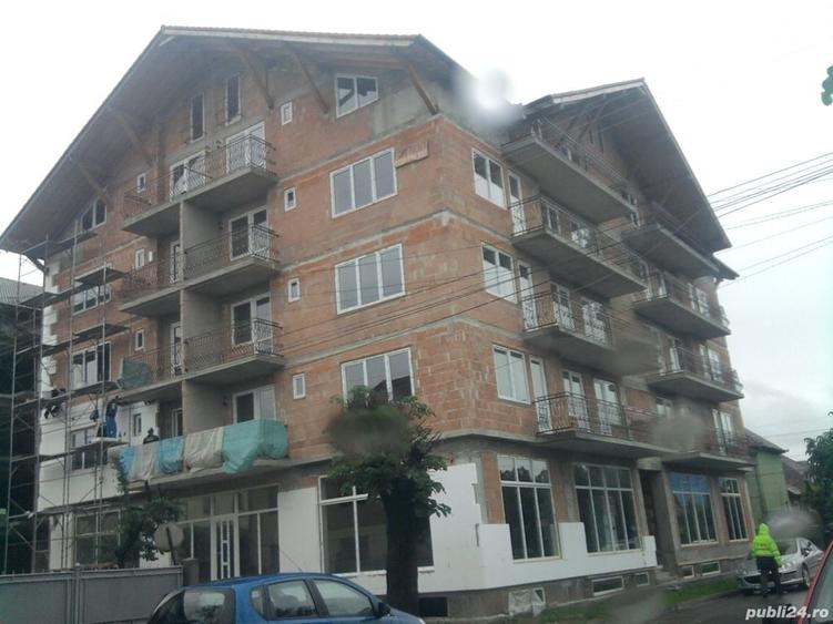 Apartament cu 5 camere decomandat în Calea Dumbrăvii