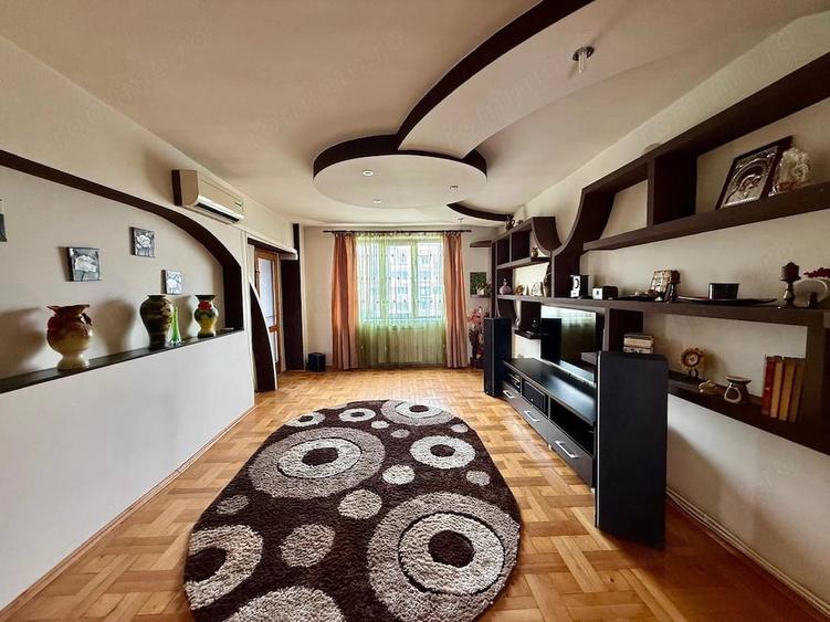 Apartament cu 4 camere decomandat în Nicolae Bălcescu