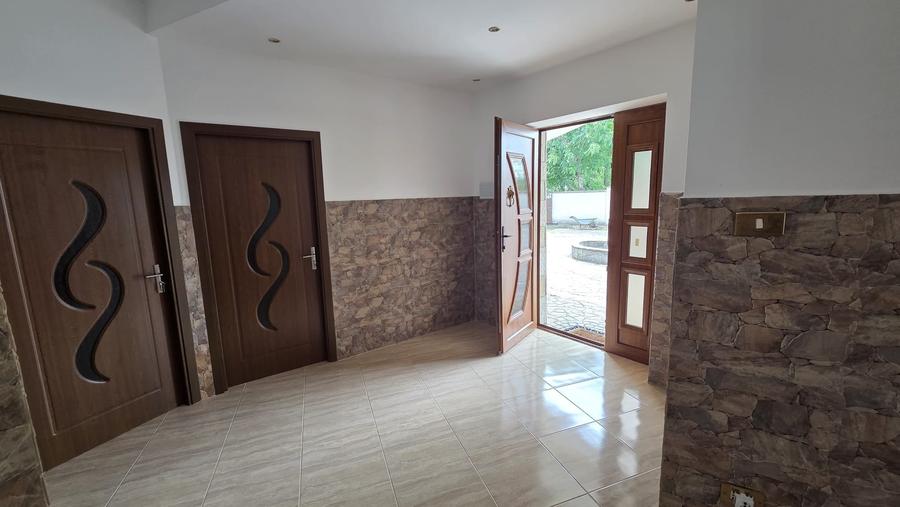 Casă individuală cu 6 camere cu Canalizare în Dancu