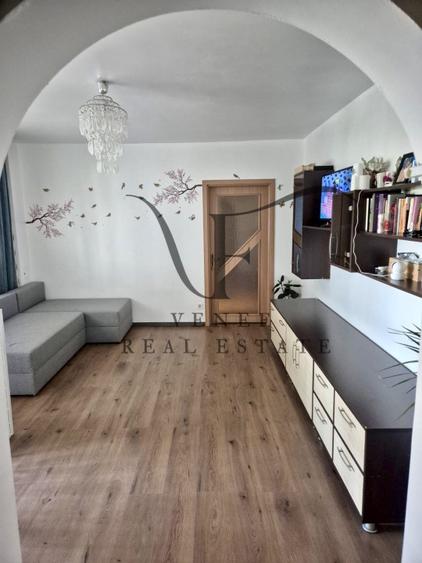 Apartament cu 3 camere semidecomandat în Colentina