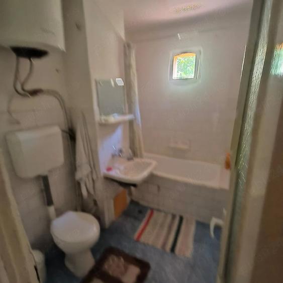 Apartament cu 3 camere semidecomandat în Micro 16