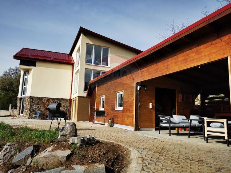 Casă cu 5 camere cu Teren 1000 Mp în Vest