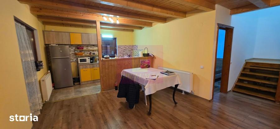 Casă cu 5 camere cu Teren 993 Mp în Adunați