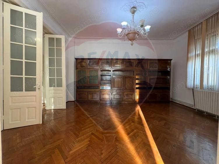 Casă cu 4 camere cu Teren 998 Mp în Gara