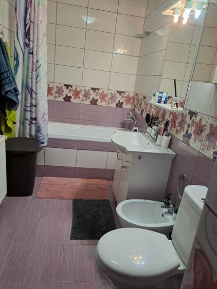Apartament cu 3 camere decomandat în Sub Arini