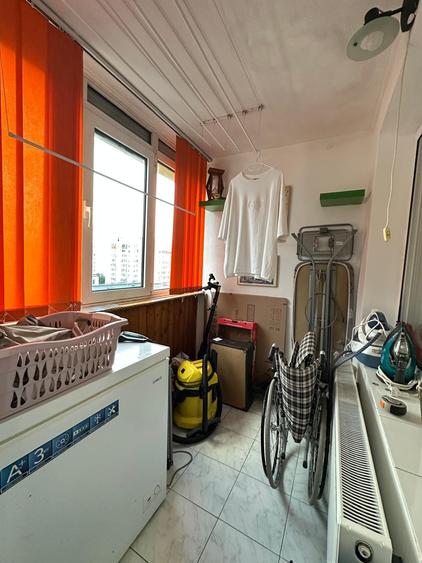 Apartament cu 4 camere semidecomandat, mobilat în Moșilor